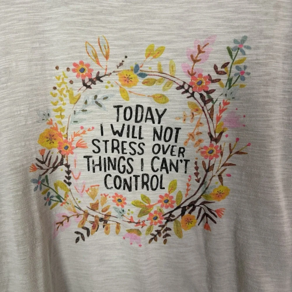 Casual Gray Graphic Tee - Picture 3 of 11